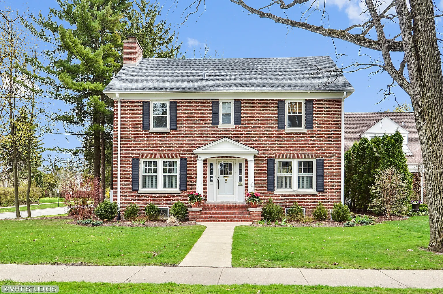 1138 Scott Ave photo 1
