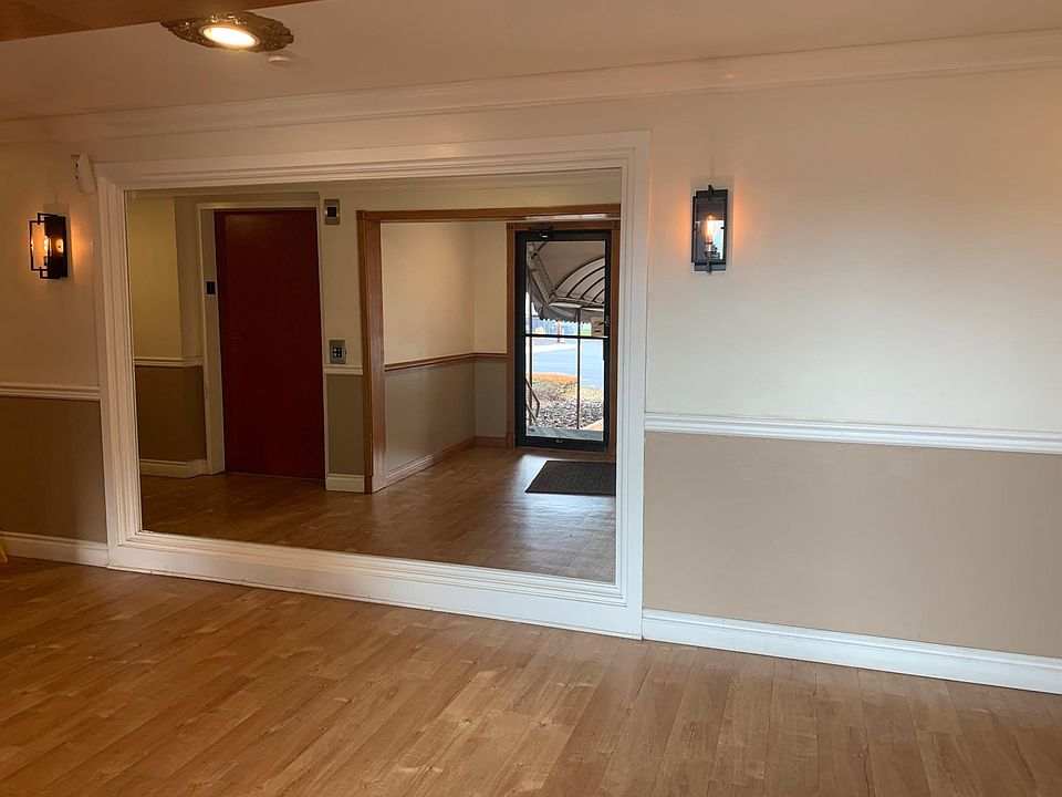 2nd image of 1501 Summitview Ave #204