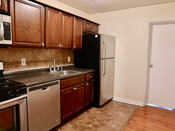 3rd image of 153 Christopher Columbus Dr APT 3