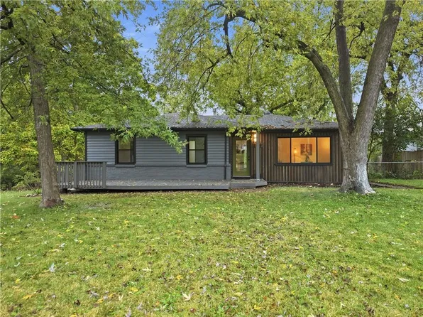 2919 NE Russell Rd, Kansas City, MO 64117