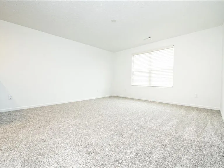 98 Brewster Dr — Photo 18