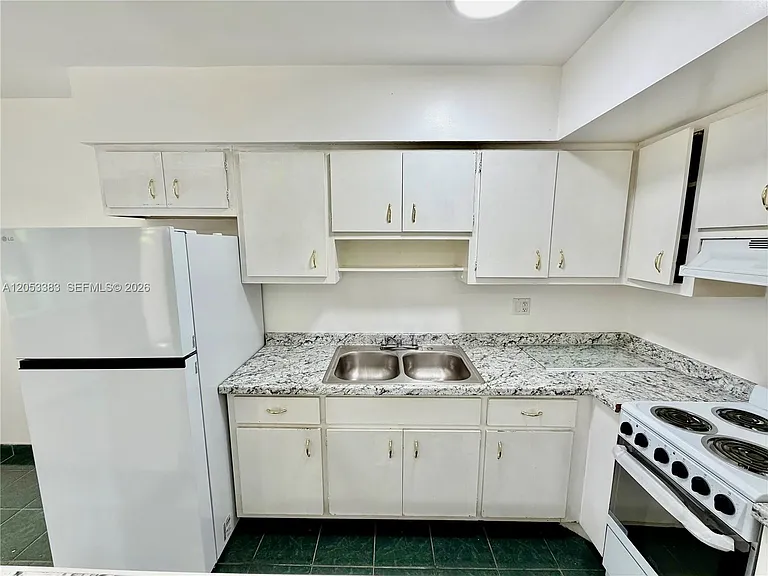 905 SE 13th St #2 — Photo 6