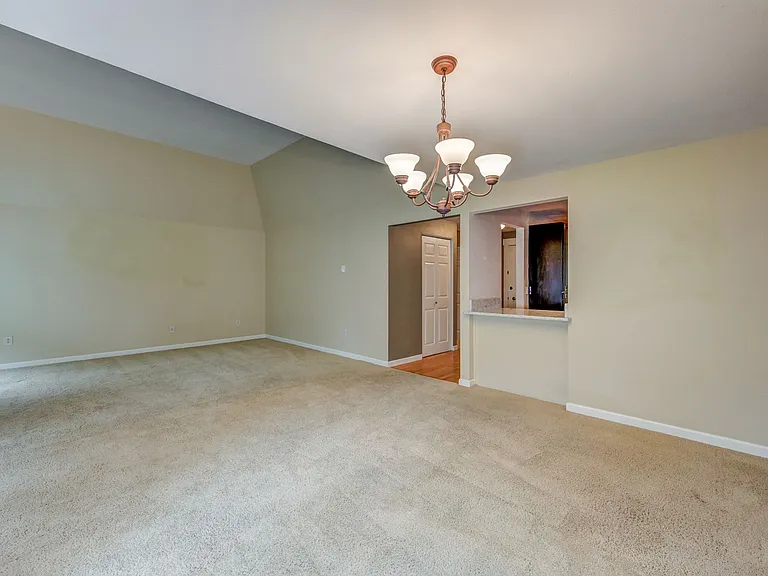 10306 NE 16th St #P4 — Photo 6