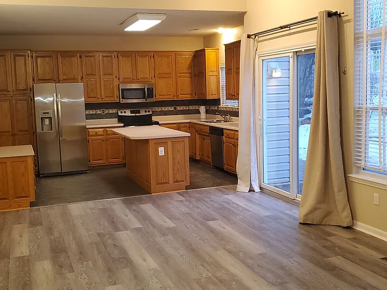 4200 Beach Pointe Dr — Photo 5