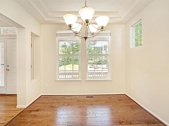 4th image of 12412 King St