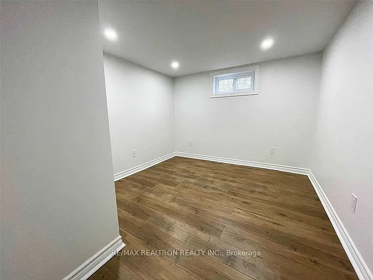 180 Hibbert Ave — Photo 8