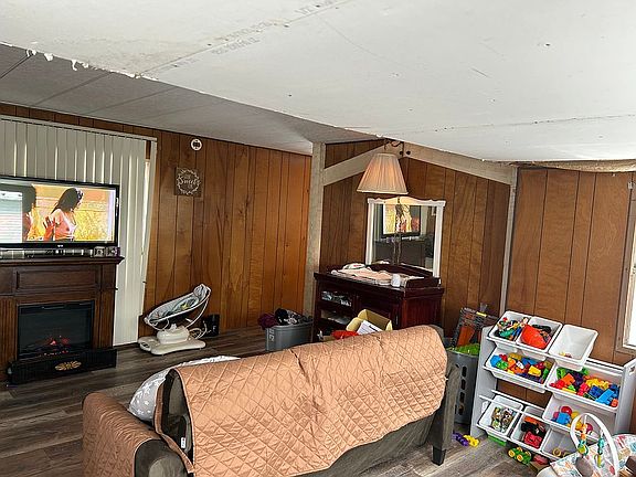 4th image of 1085 Creekside Dr