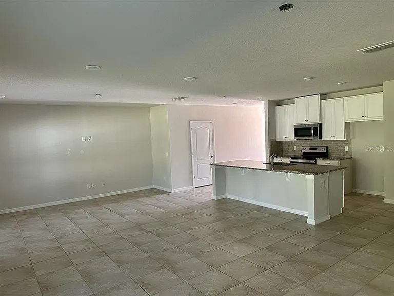 3876 Crawley Down Loop — Photo 3