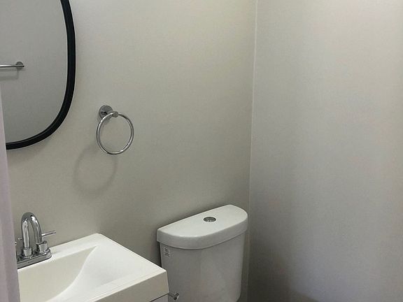 2nd image of 530 NE 20th St #11467125