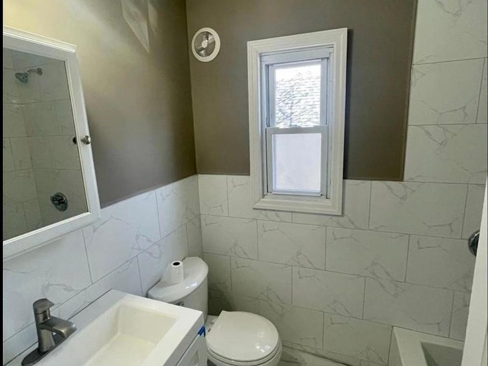 1st image of 120 Avenue 2