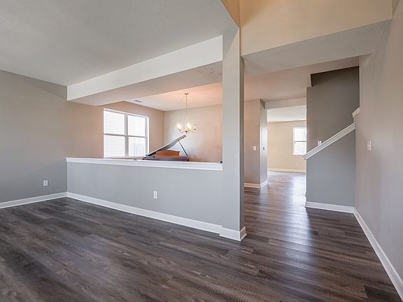 3rd image of 5870 Long Lake Ln