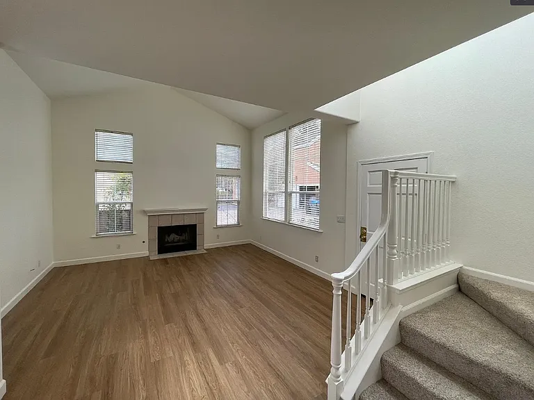 2114 Jennifer Ct — Photo 3