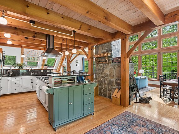 2nd image of 10 Cider Hill Road