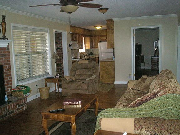 4th image of 101 Pine Pl