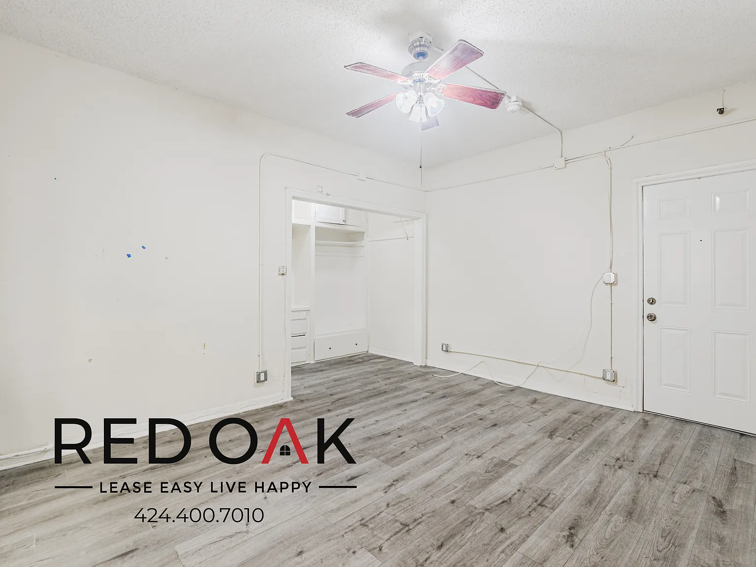 Bright Studio with Eat-In Kitchen, Custom Built-Ins, and On-Site Laundry ~ In Prime Westlake Area! — Photo 3