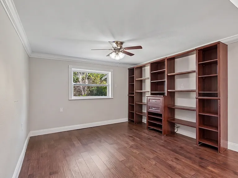 734 Elm St — Photo 15