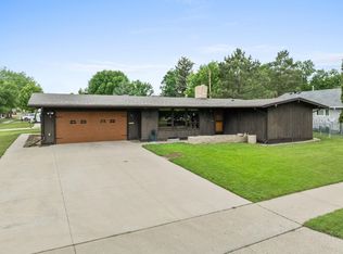 138 28th St SW, Minot, ND 58701