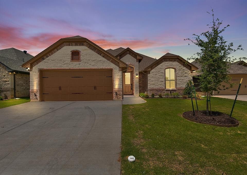 1st image of 218 Jacinth Ln