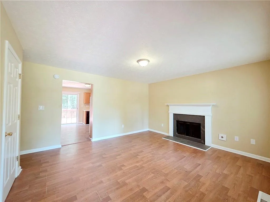 4 bed, 3.0 bath, 1736 sqft, $1,740 — Photo 3
