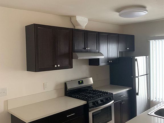 5th image of 1242 Wellesley Ave #16