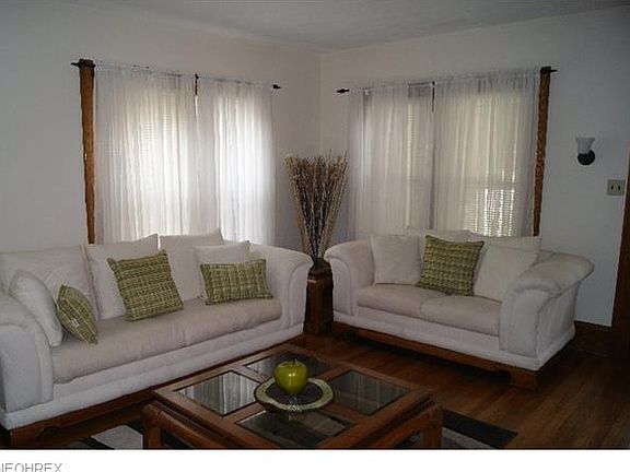 4th image of 124 Oakwood St