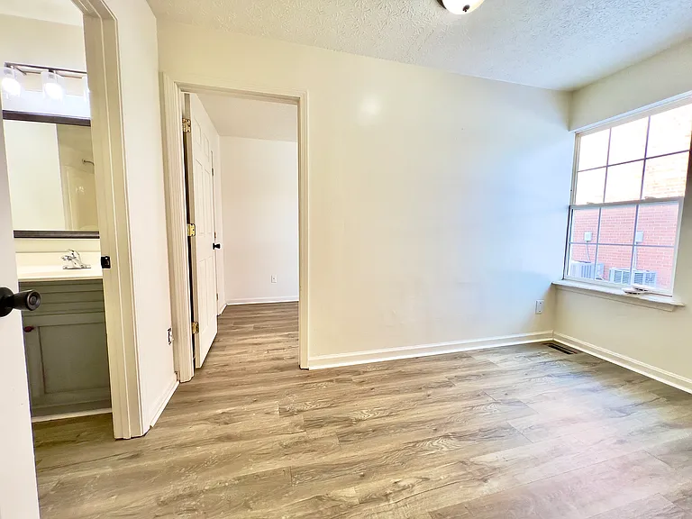 Park Place Apartments — Photo 15
