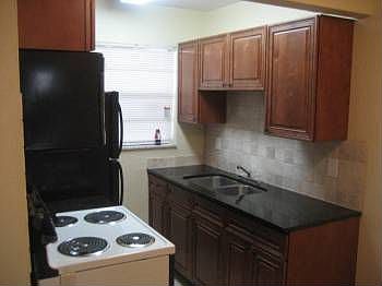 1st image of 925 S K St APT 11