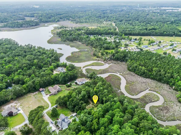 19 Oyster Point Ln, Hampstead, NC 28443