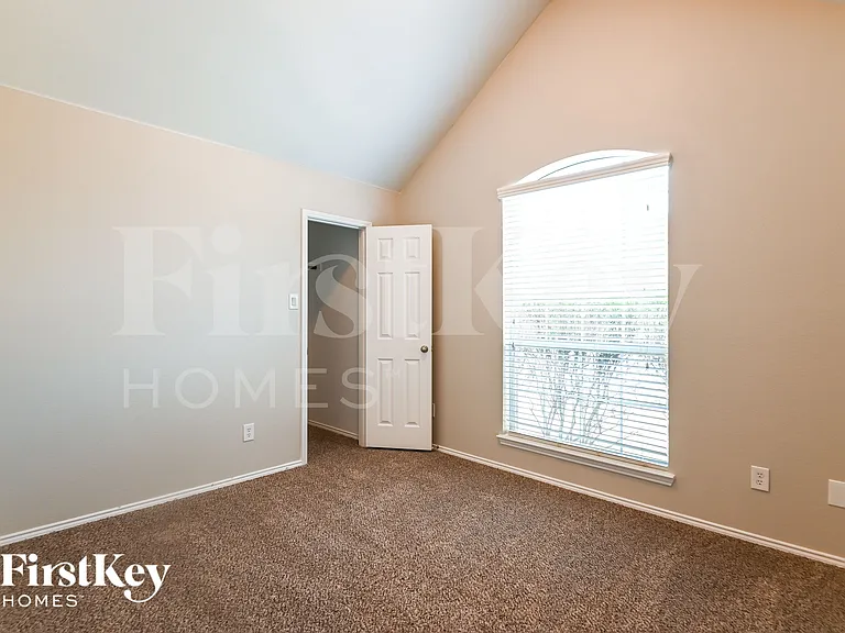 824 Trailwood Dr — Photo 12