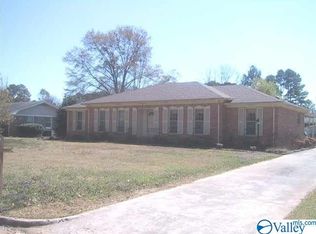 2411 Crestview Dr SE, Decatur, AL 35601