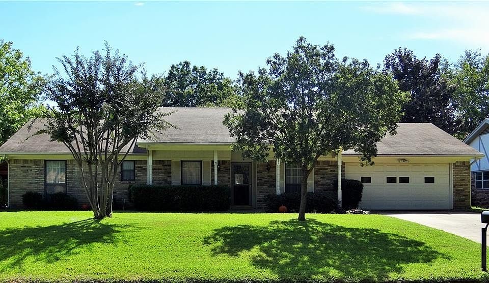 1st image of 2817 Canyon Dr