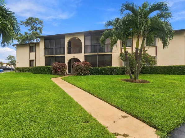 308 KNOTTY PINE Circle #D-1, Greenacres, FL 33463