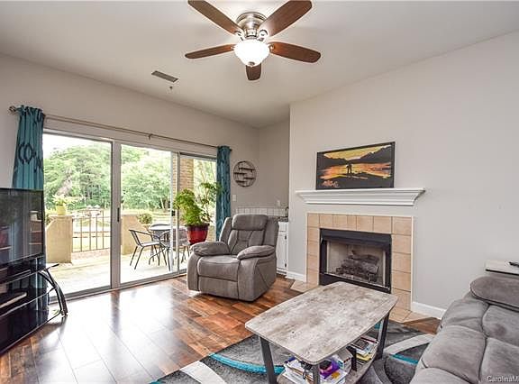 3rd image of 103 Pier 33 Dr Unit 204