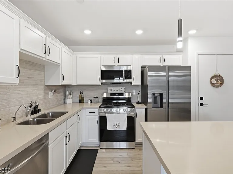 709 Pickled Pepper Pl — Photo 12