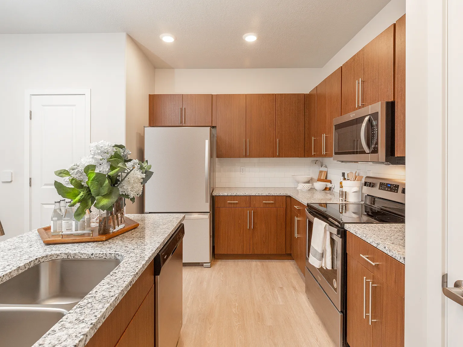 2 bed, 1182 sqft, $2,098 — Photo 3