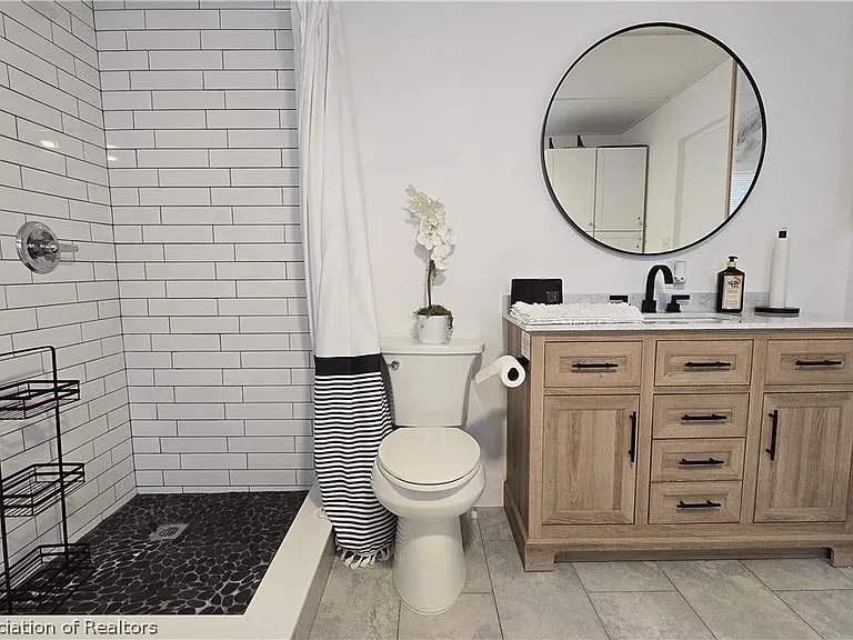 639 Killarney Dr — Photo 21