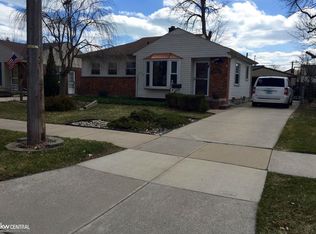 22954 Carolina St, Saint Clair Shores, MI 48080