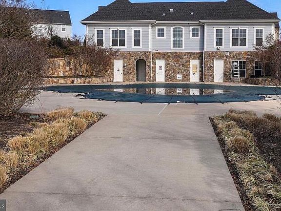 2nd image of 2908 Chinkapin Oak Ln #187