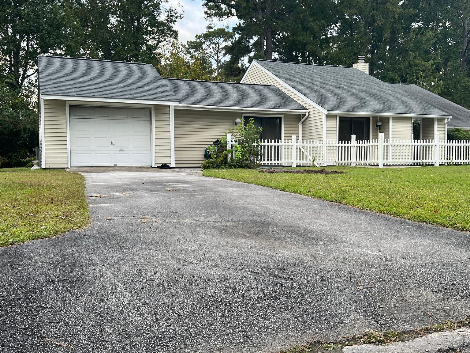 1009 A Kings Way New Bern NC 28562 Zillow   Ee50fa145616be10e1359dab5eaa6e34 Cc Ft 1536 