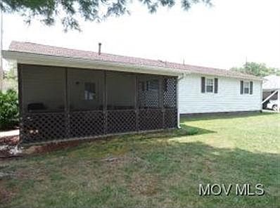 3rd image of 401 Maple Dr