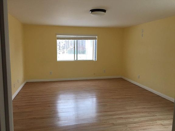 3rd image of 3180 Admiral Ave