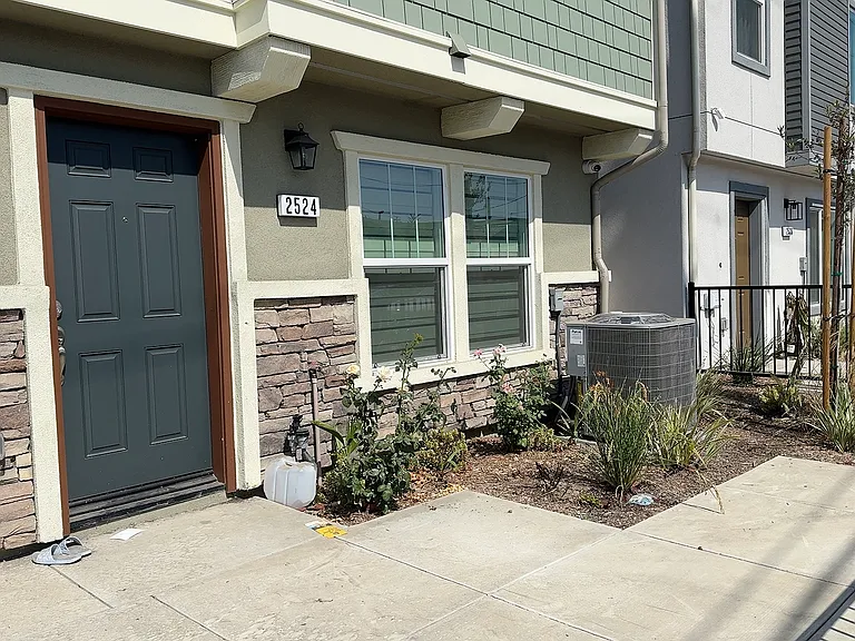 2524 Iconic St — Photo 1