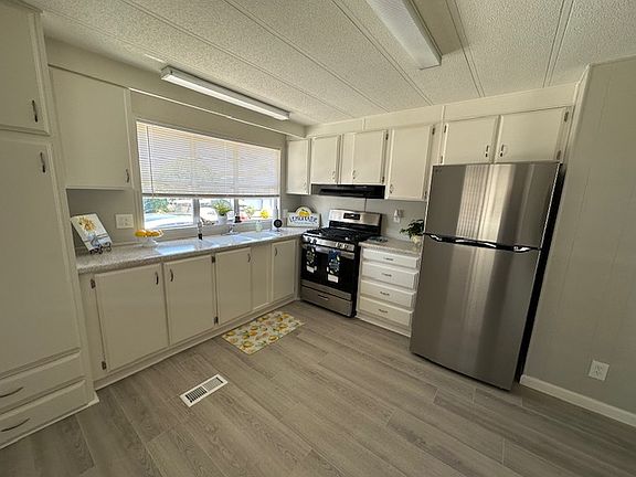 2nd image of 881 N Lake St #74