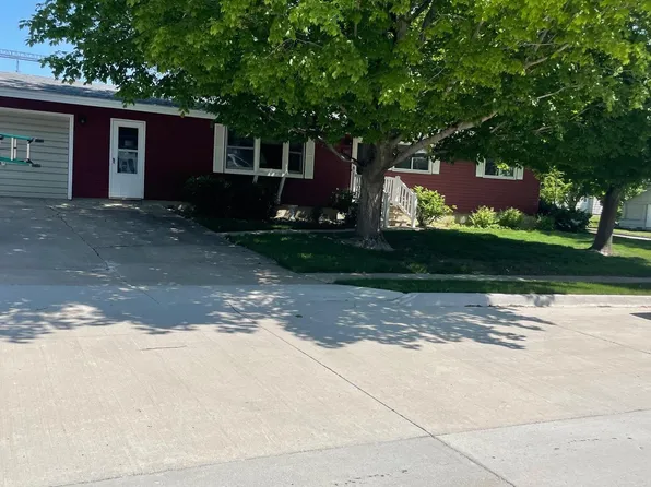 501 Connell St, Dysart, IA 52224
