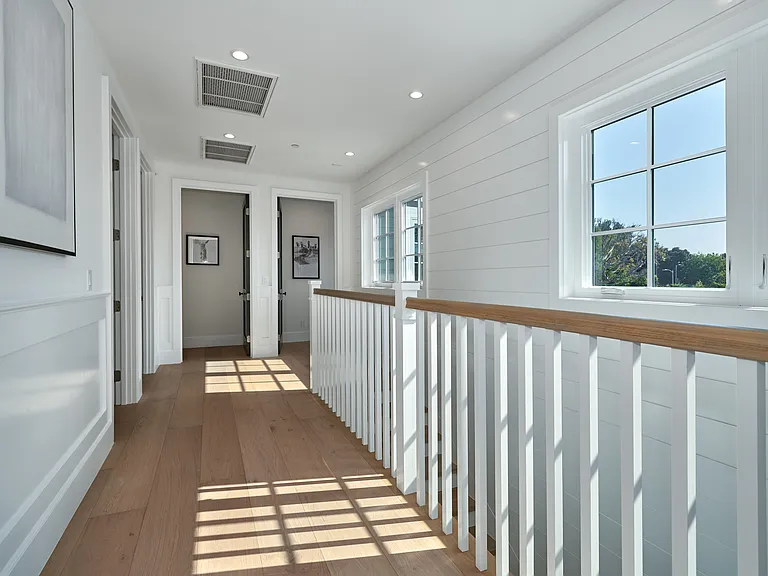 2439 S Beverly Dr — Photo 14