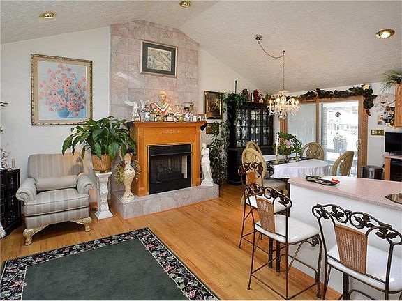 2nd image of 1370 Craig Dr