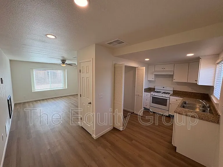 1473 Ben Franklin Ave — Photo 10