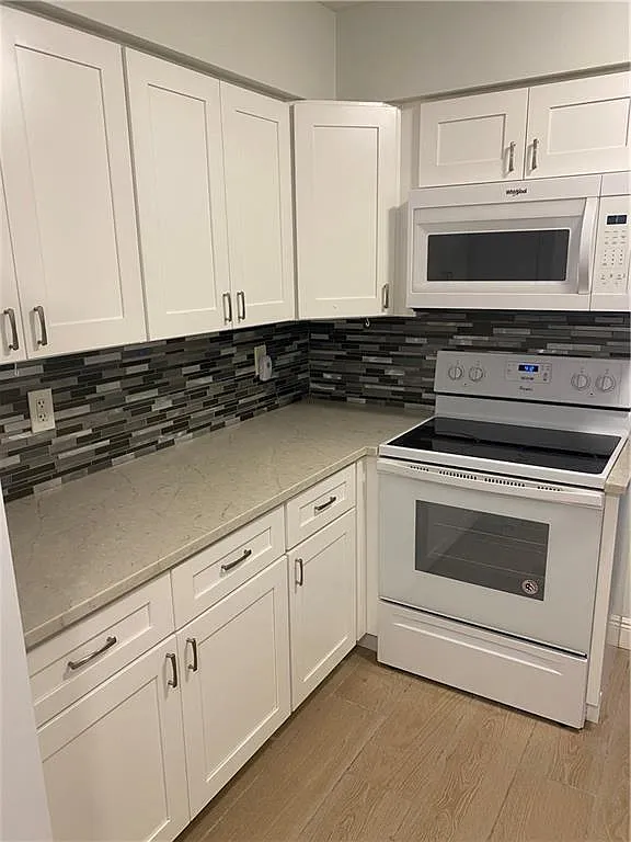 2 bed, 6.0 bath, 1766 sqft, $5,200 — Photo 4