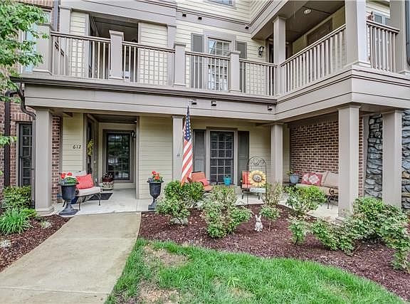 2nd image of 612 Grant Park Ct