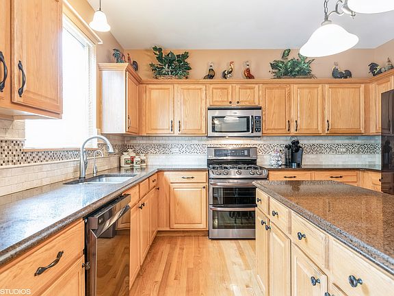 5th image of 9938 Bedford Dr